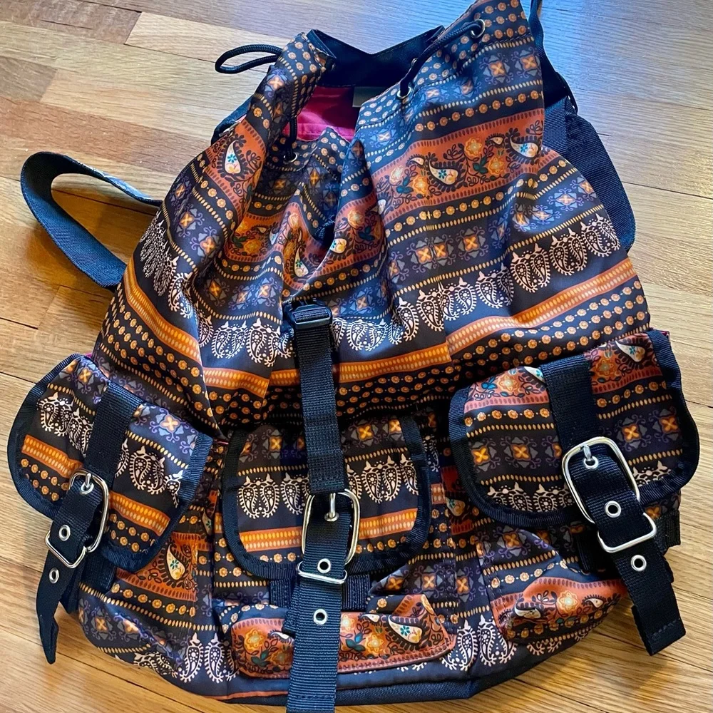 Olive Des Olive nylon drawstring adjustable strap backpack in EUC/Fall colors!